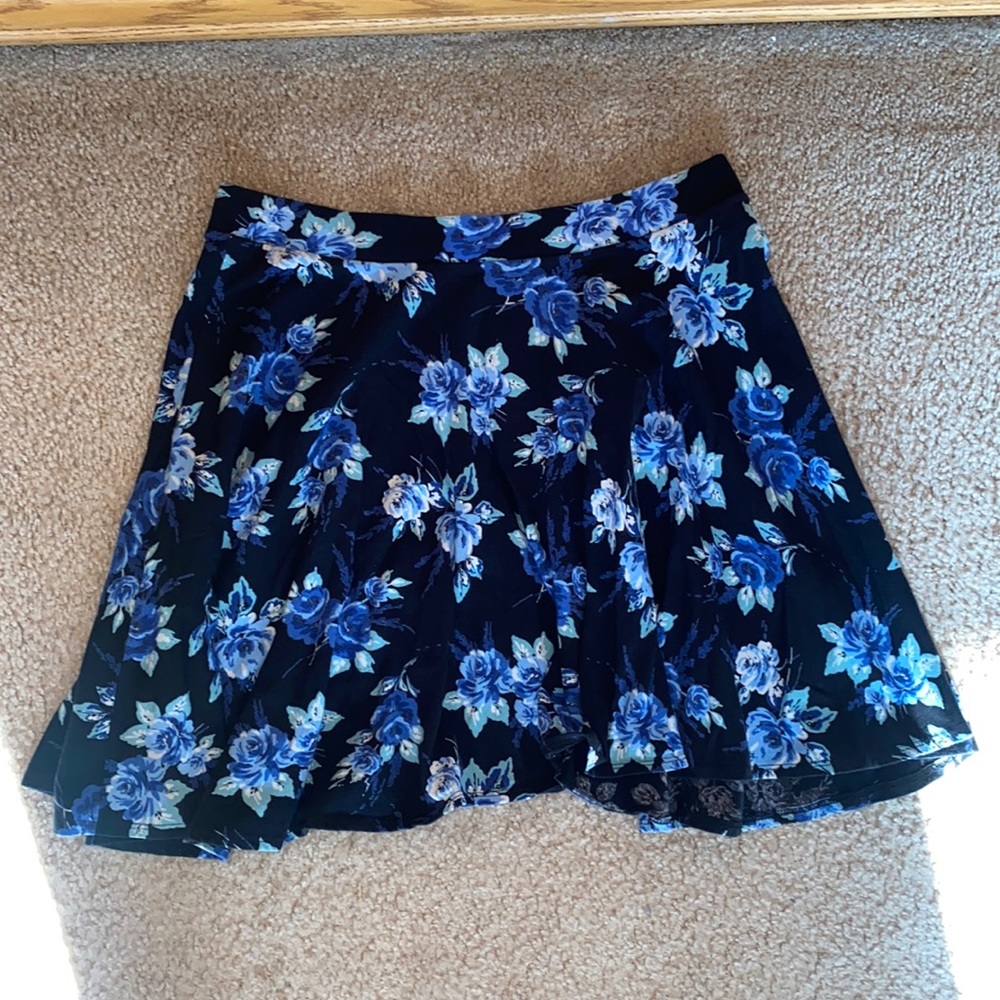 🦋 LC Lauren Conrad Blue Floral Skirt